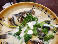 砂锅鱼头-75幢私房菜馆