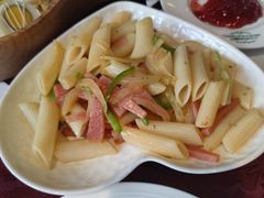 火腿炒通心粉-小白桦西餐厅