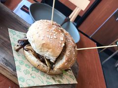 汉堡就该这么吃-魏斯理汉堡(西安沣东吾悦店)