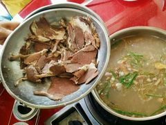 -老石黑山羊毛驴肉火锅(金凯广场店)
