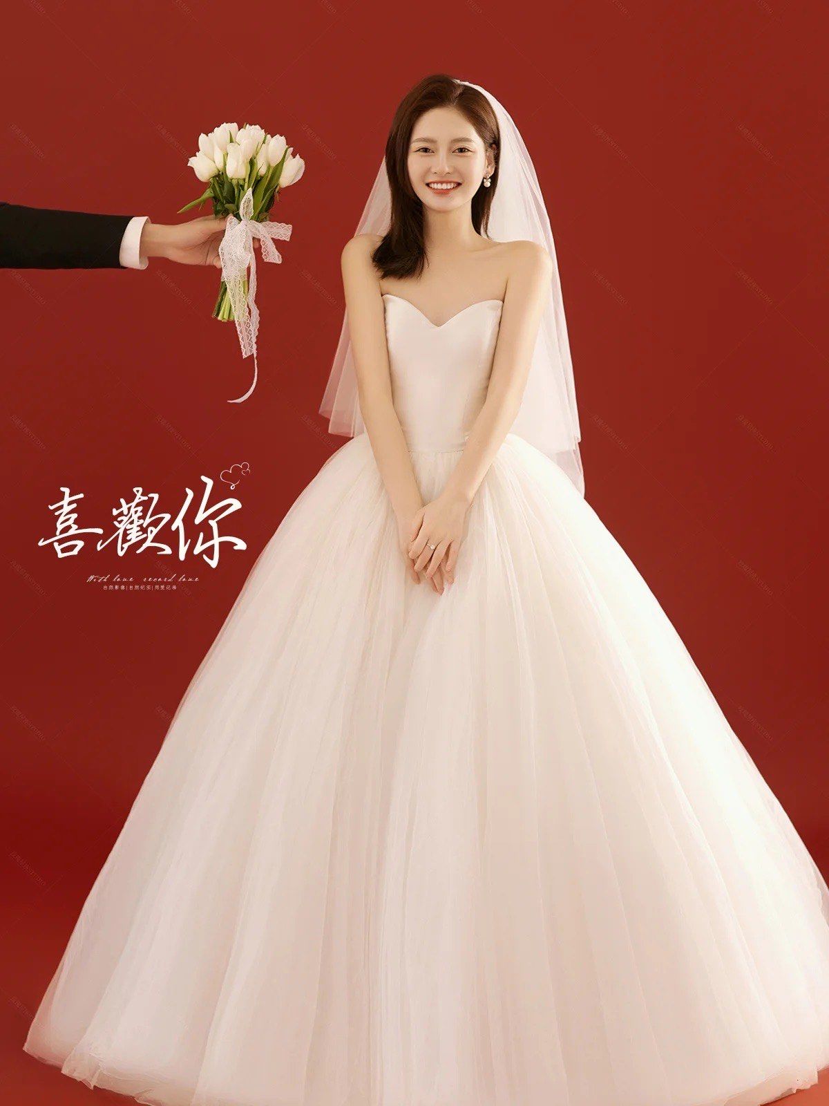 红色背景喜嫁风婚纱照