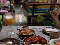 -SISTERS BAR RESTAURANT川意酒馆(嘉善老市H楼店)