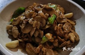 Stir-fried Pork Slices with Button Mushrooms