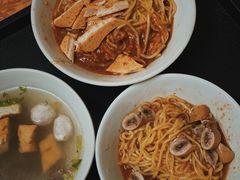 -松树干拌面店