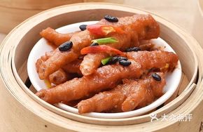 Braised Chicken Feet with Soy Bean Paste