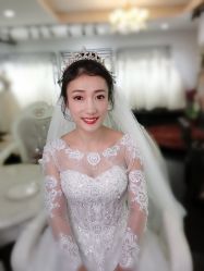 -雪莉美妆婚纱馆