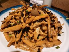 外婆菜炒笋片-渝信川菜 · 川味家常菜(长安店)