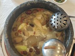 -鲁朗纳麦石锅鸡庄园