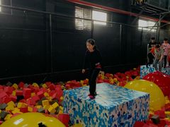 -嘿哟动霸CHUA·新潮玩运动娱乐中心·蹦床滑冰团建乐园