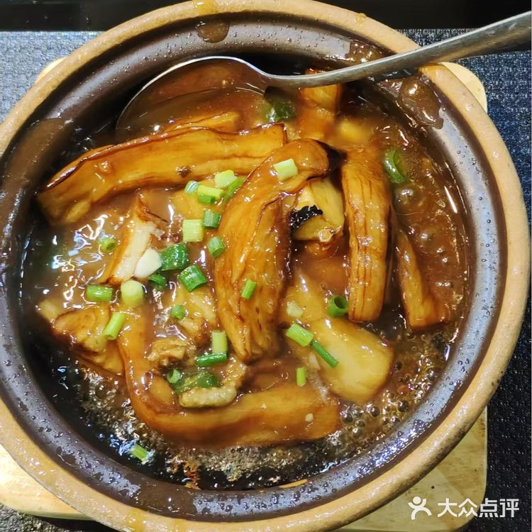 生意很好的老成都砂锅菜