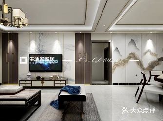 客厅空间沙发背景已经电视背景通过和墙面一致色的石膏线