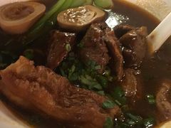 -晶华冠军牛肉面坊
