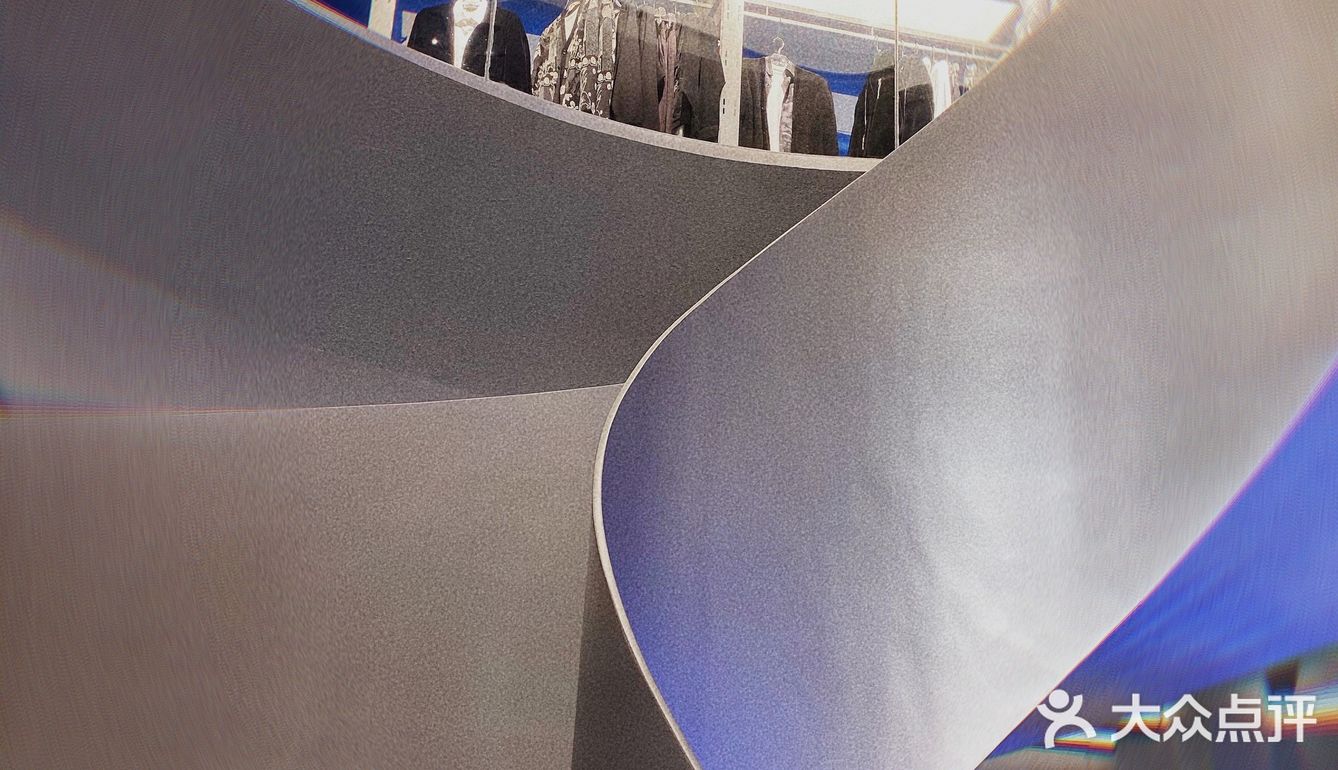 只因为在人群中看了你一眼，就被拐进了店