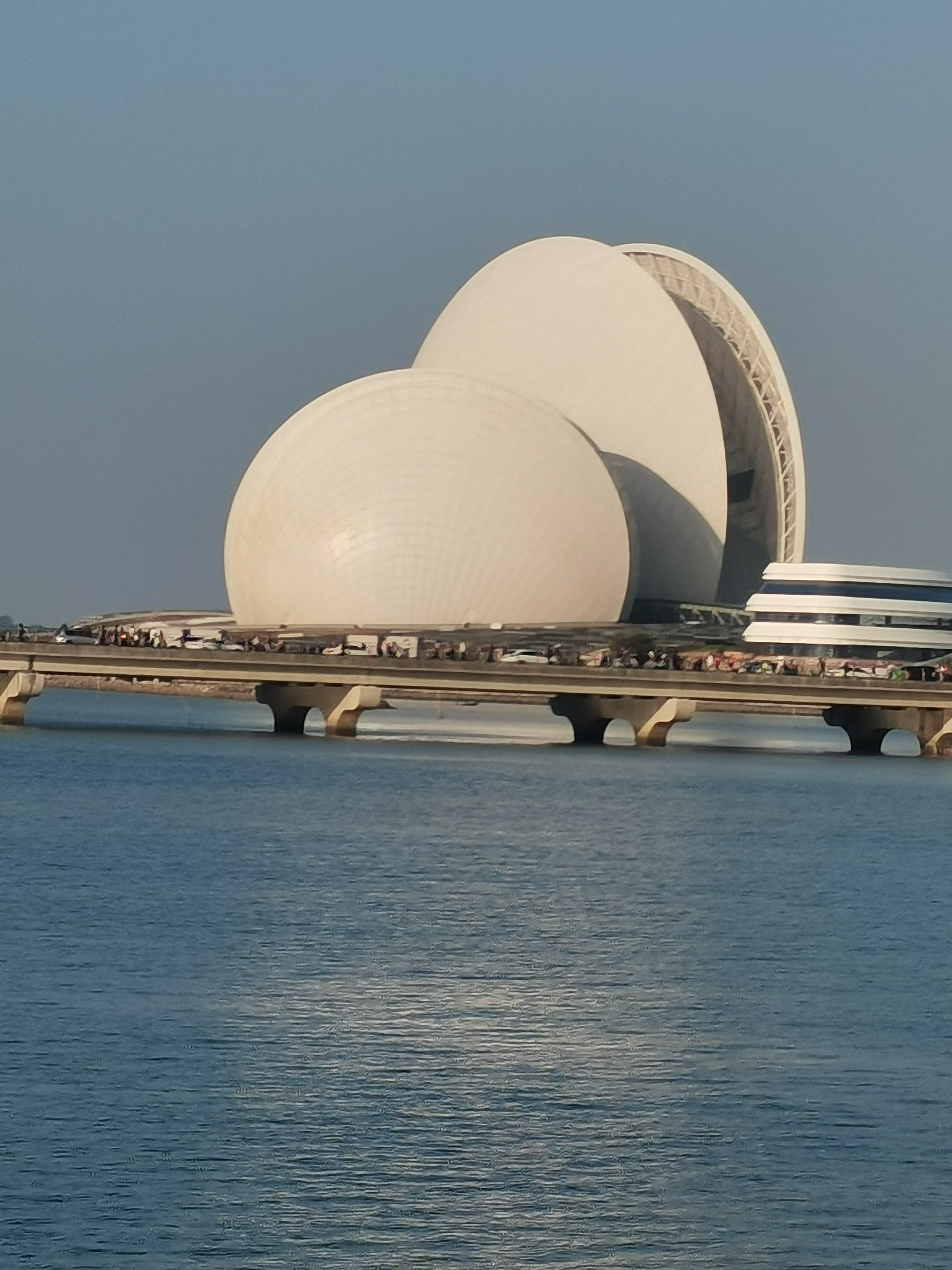 大贝壳:到珠海旅游 ,看海 ,艺术中心就