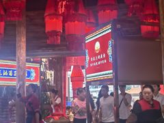 -老滇山寨•云南特色菜•地方菜•民族风情歌舞表演(金碧店)