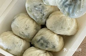 Steamed Leek and Egg Bun