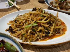 鱼香肉丝-岳二郎·川菜馆(苗栗路店)