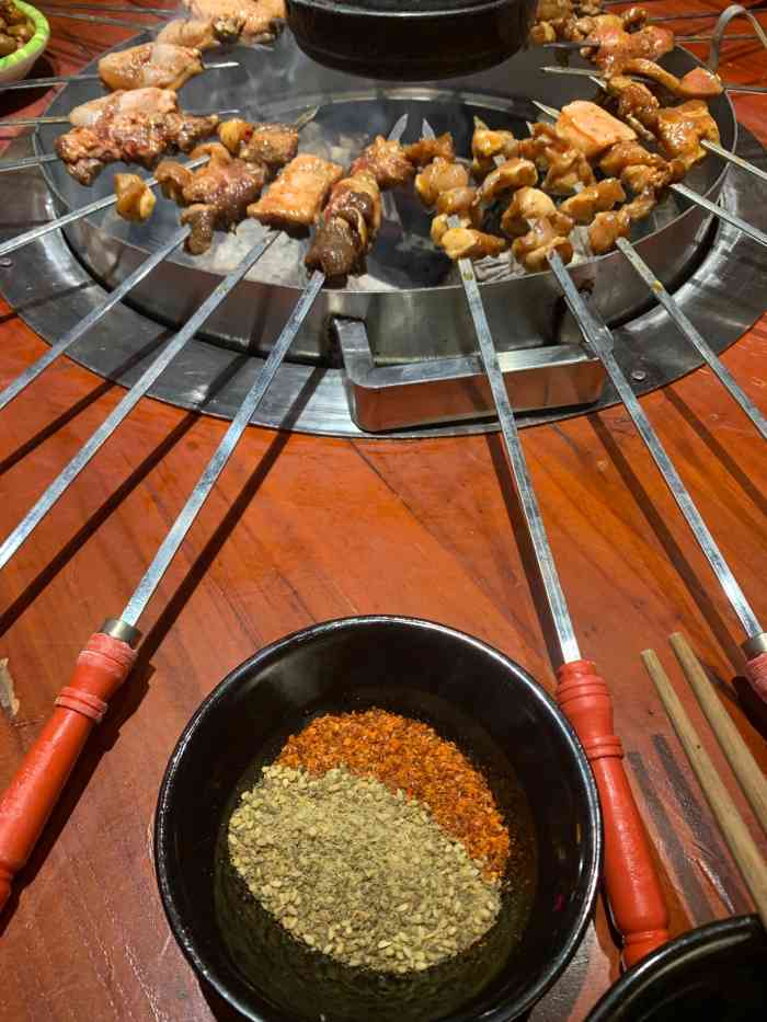 炭窑水浒烤肉(金地广场店)-"[服务铃]服务:满好的,餐具不收费,自.