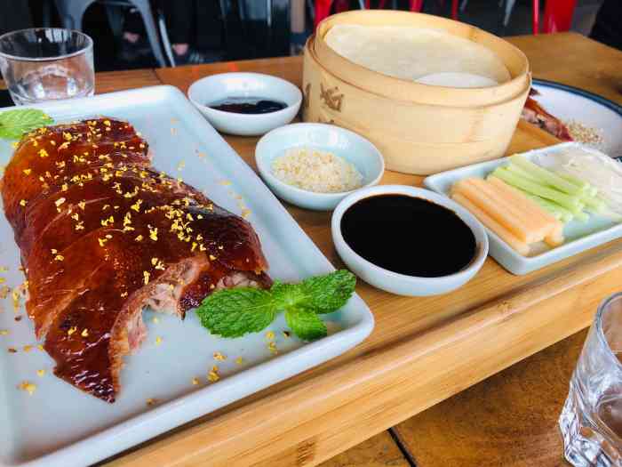 青年公社(金沙和美广场店)-"青年烤鸭不错,整体就是这样了,还是蛮嘈杂