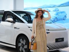 -小鹏汽车体验中心(苏州龙湖狮山天街店)