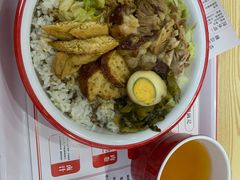 -壹品剁椒猪脚饭(蔡家中央大街店)