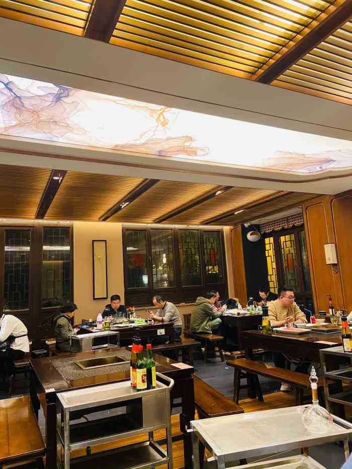 王启华火锅(曲江南湖店)-"西安的一个朋友住附近,选的地方,环境很好.