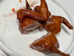 玻璃皮润烧乳鸽皇-北京厨房(SKP店)