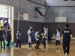 -梦想之巅·青少年篮球·羽毛球·培训中心(西站店)