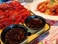 -肥肥虾庄·金牌油焖大虾(汉街SKP店)