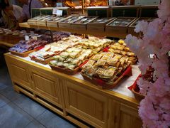 面包甜点陈列柜-南宋胡记(杭州河坊街店)