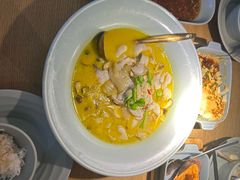 酸菜鱼-蜜桃餐厅·伴山(绿宝广场店)