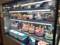 面包甜点陈列柜-卷心卷意·轻甜蛋糕(新光天地店)