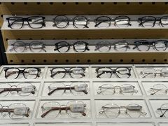 -LOOK眼镜·蔡司依视路配镜(宝山万达店)