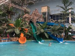 -龙脉温泉室内游泳馆