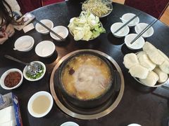 -绿色墨脱石锅城