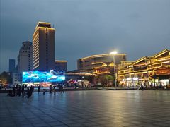 -巴陵广场