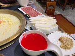 -沸炉重庆老火锅(军事博物馆店)