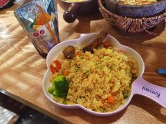 菠萝鲜虾儿童餐-椰莱泰小谷·东南亚融合菜(坪山悦阾SPACE店)
