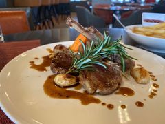 碳烤羊排配蔬菜及迷迭香红酒汁-WOLFGANG PUCK KITCHEN & BAR(迪士尼小镇店)
