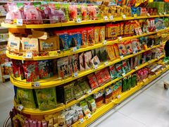 -咻啵翔翔零食基地(万达广场店)