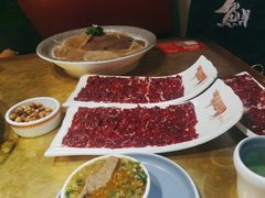 -左庭右院鲜牛肉火锅(金山万达店)