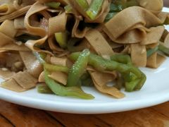 尖椒豆皮-南磨房食府(燕莎奥特莱斯购物中心店)