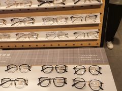 -LOOK眼镜·蔡司依视路配镜(宝山万达店)
