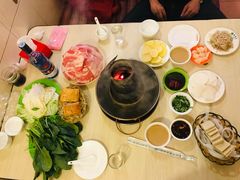 -洞庭洲·防空洞火锅·烧烤·铜锅涮肉(新百广场店)