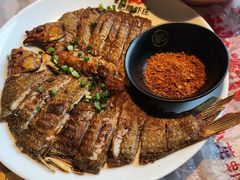 香酥武昌鱼-肥肥虾庄·金牌油焖大虾(汉街SKP店)
