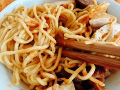 -松树干拌面店