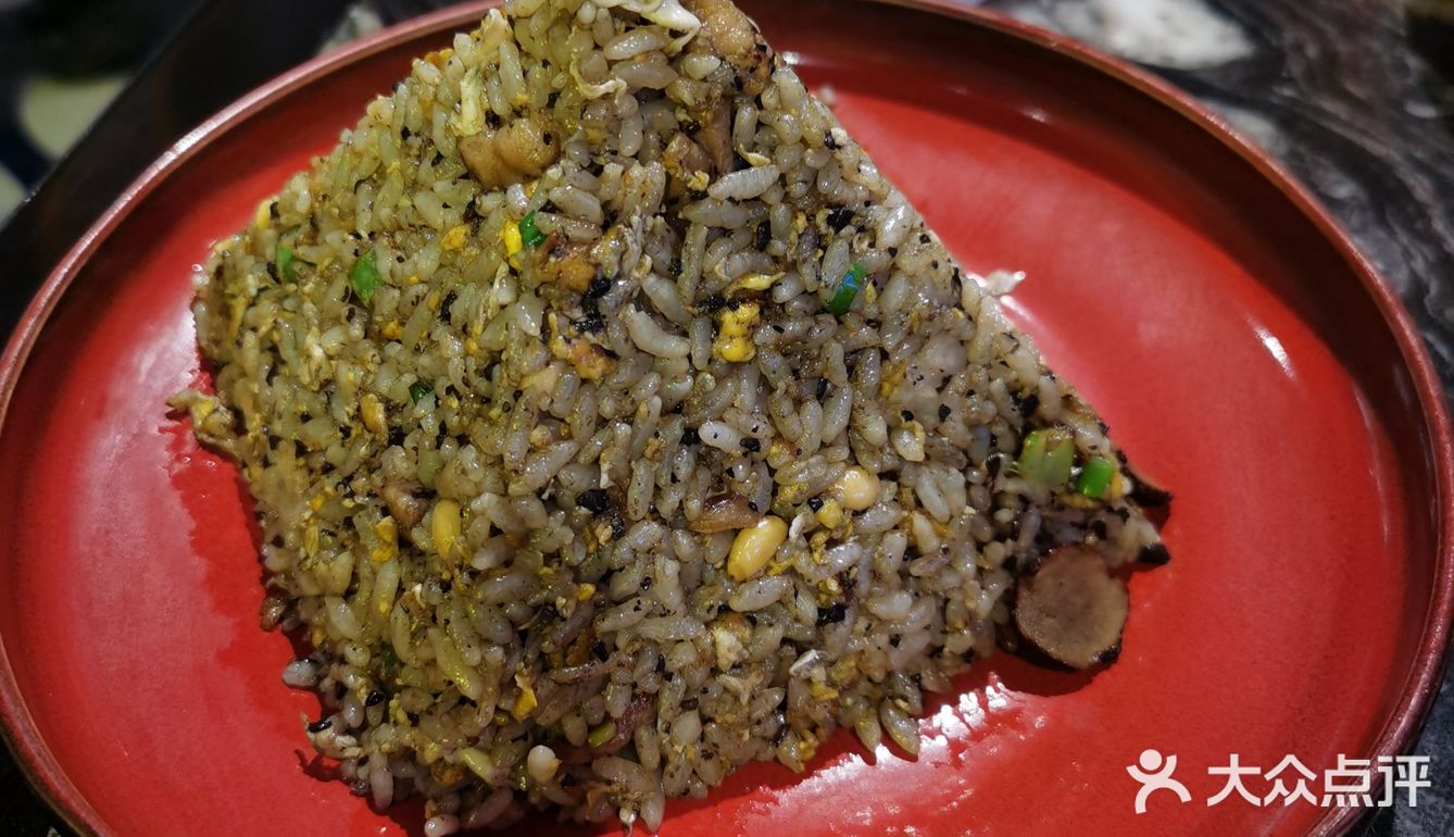 中午直接到芮欧觅食。一眼就看中这家新加坡餐厅