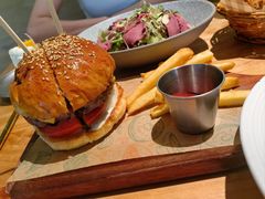 -三勾JJJ Burger&Coffee(梅溪湖店)
