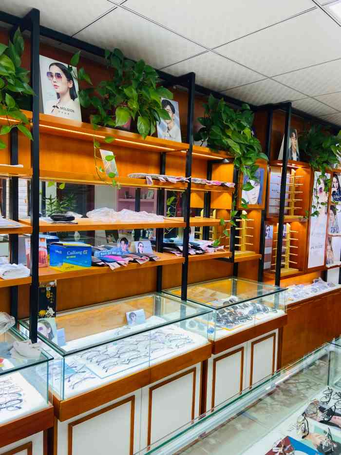 童氏眼镜全国连锁(吉祥村店)-"他们这店在momopark再往南走一点的.