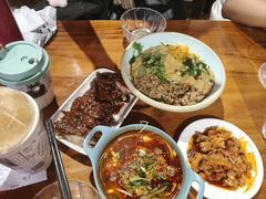 -爆炸头阿姨小四川正宗川味小吃(无任何分店)